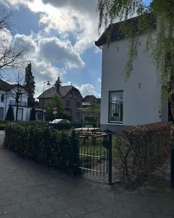 Bed and breakfast Luxe In Stadsvilla, Gratis Parkeren!