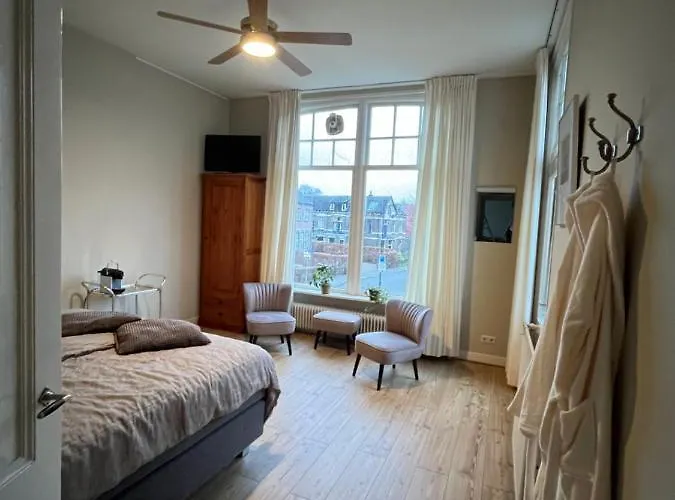 Bed & Breakfast Luxe In Stadsvilla, Gratis Parkeren!